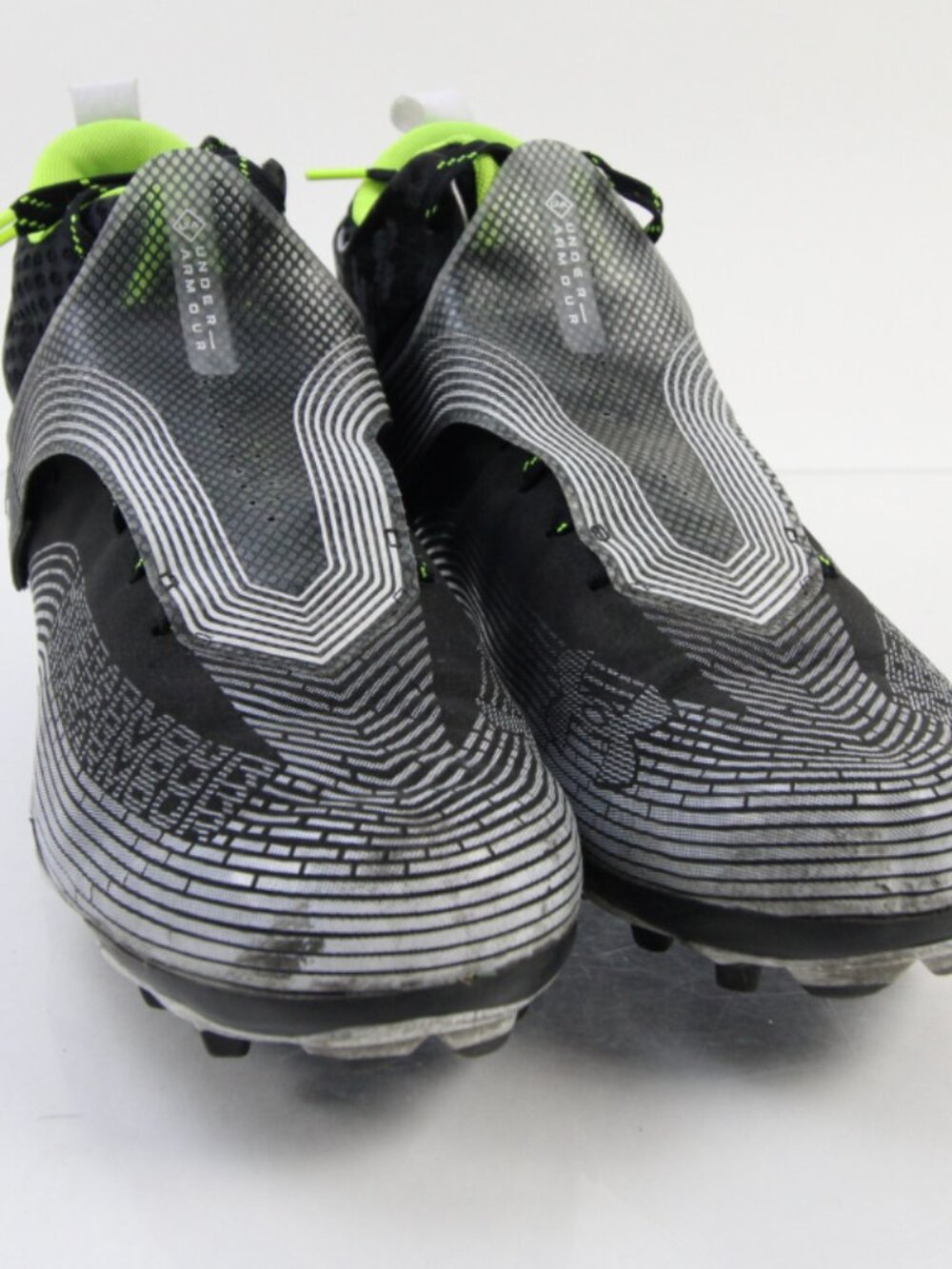 Mens Under Armour highlight football cleats